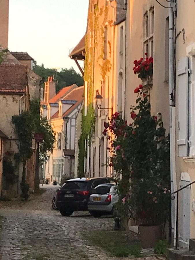 Villa Voyage… Noyers-sur-Serein Exterior foto
